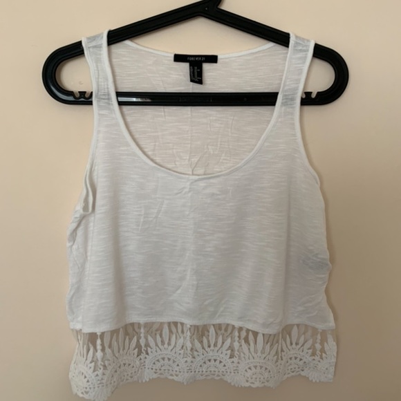 🦋2/$15🦋 White Lace Hem Cropped Tank - Picture 1 of 1
